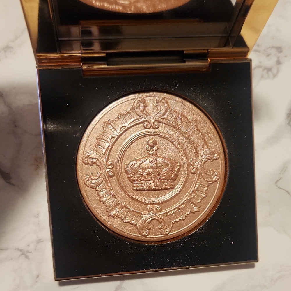 Pat McGrath Lunar Nude highlighter